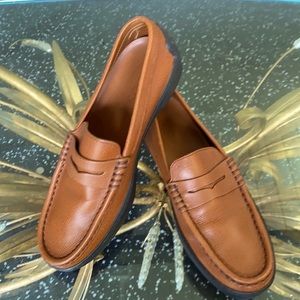 Vintage Tod’s Classic Brown Penny Bar  Loafer